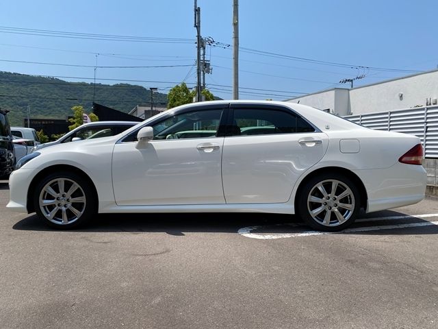 CROWN sedan