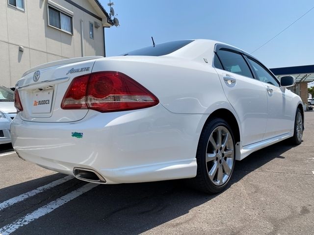 CROWN sedan