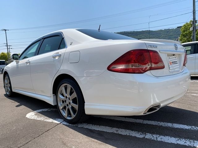 CROWN sedan