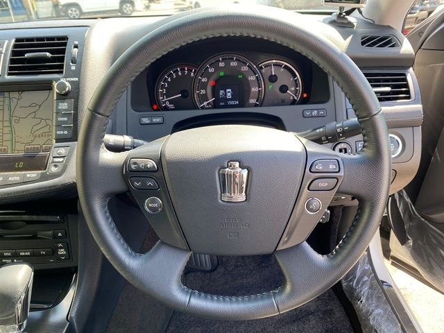CROWN sedan
