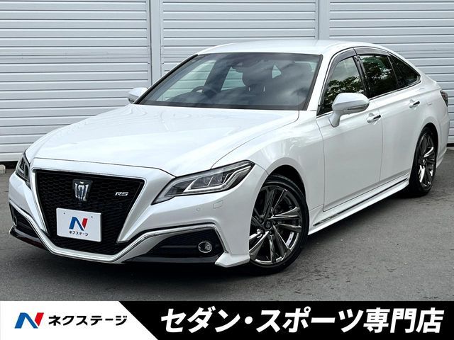 CROWN sedan hybrid