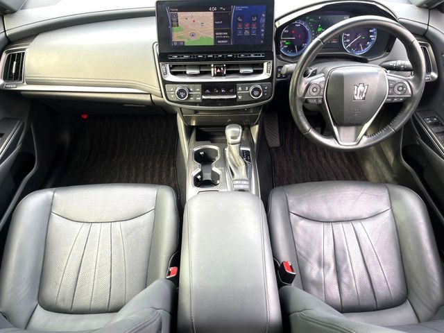 CROWN sedan hybrid