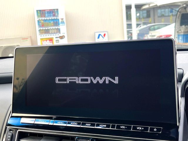 CROWN sedan hybrid