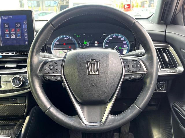 CROWN sedan hybrid