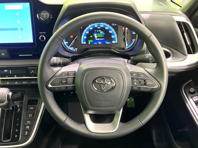 VOXY HYBRID