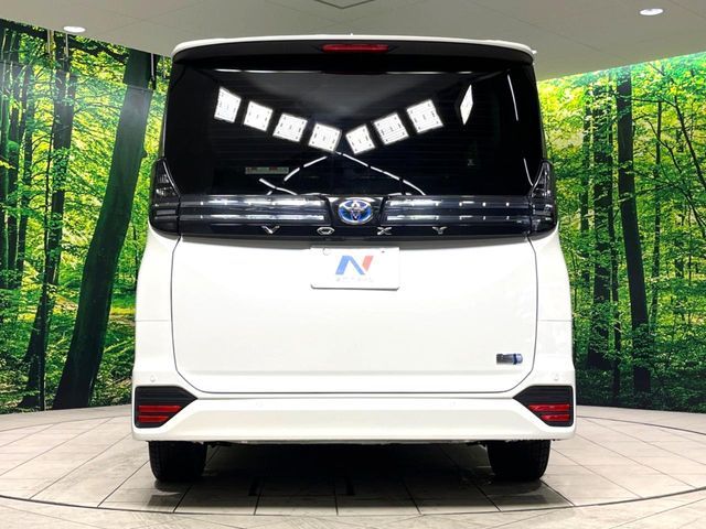VOXY HYBRID