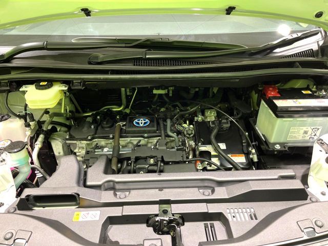 VOXY HYBRID