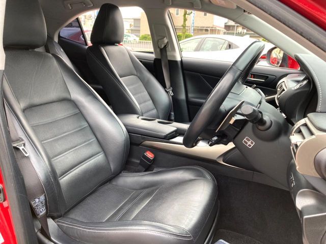 LEXUS IS300h