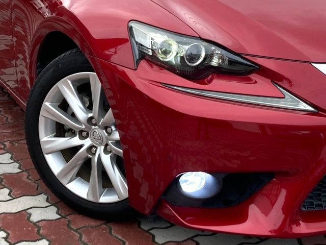 LEXUS IS300h
