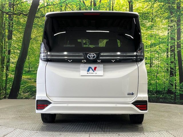 VOXY HYBRID