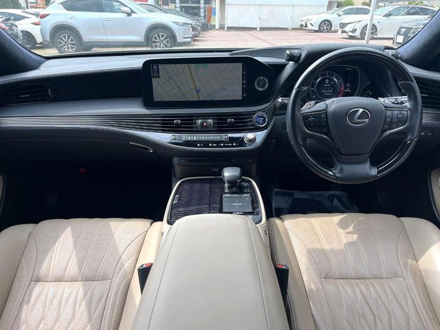 LEXUS LS500h 4WD