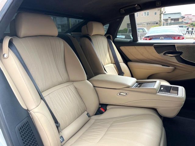 LEXUS LS500h 4WD