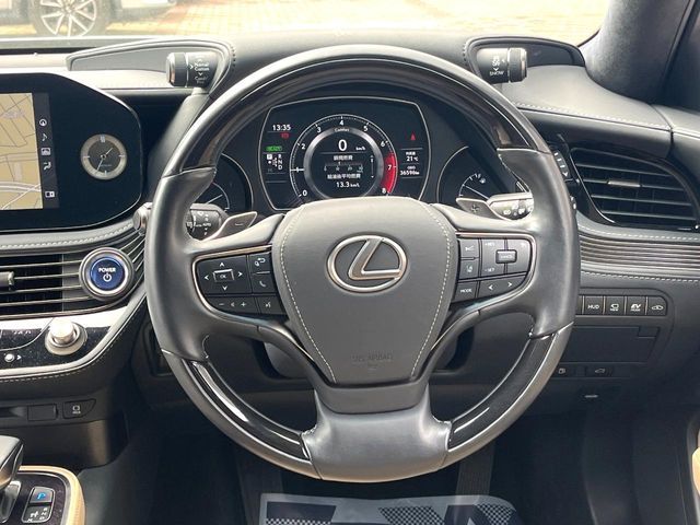 LEXUS LS500h 4WD