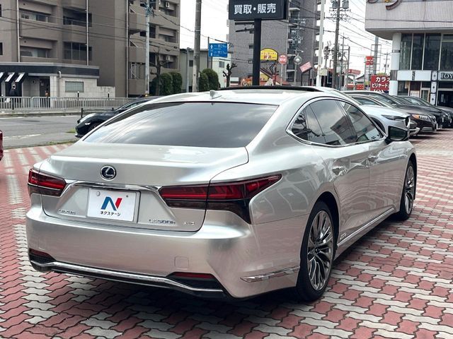 LEXUS LS500h 4WD