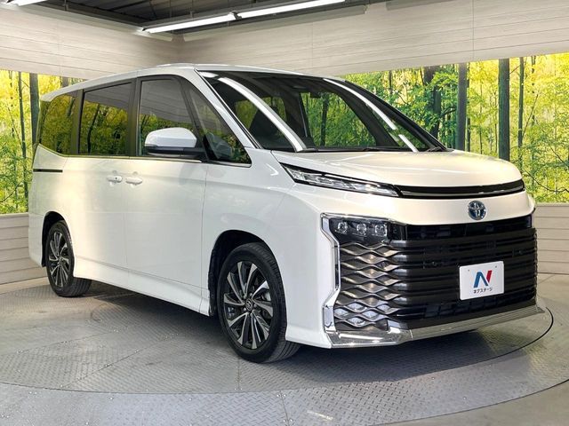 VOXY HYBRID
