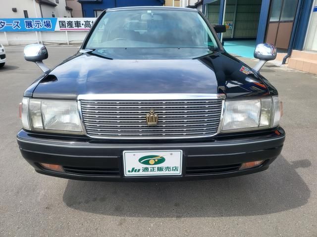 CROWN sedan