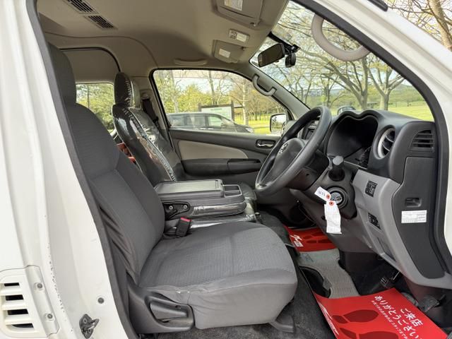 NV350 CARAVAN 4WD