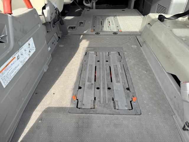 NV350 CARAVAN 4WD