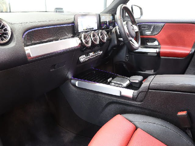 MERCEDES BENZ GLB