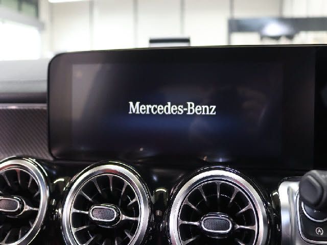 MERCEDES BENZ GLB