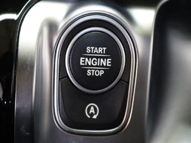 MERCEDES BENZ GLB