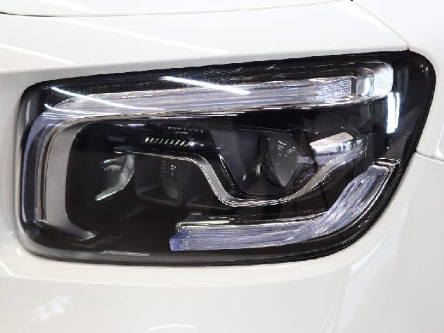 MERCEDES BENZ GLB