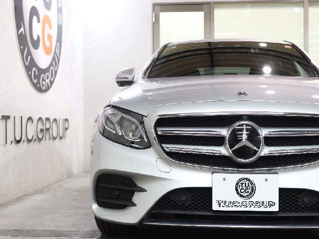 MERCEDES BENZ E class sedan