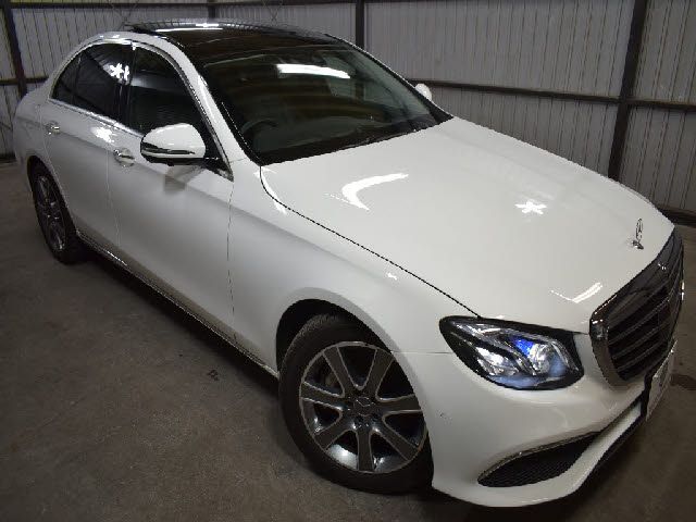 MERCEDES BENZ E class sedan