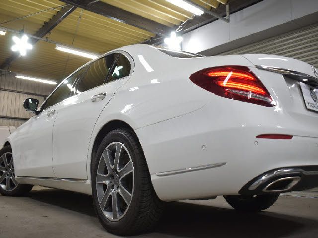 MERCEDES BENZ E class sedan