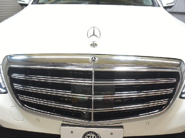 MERCEDES BENZ E class sedan