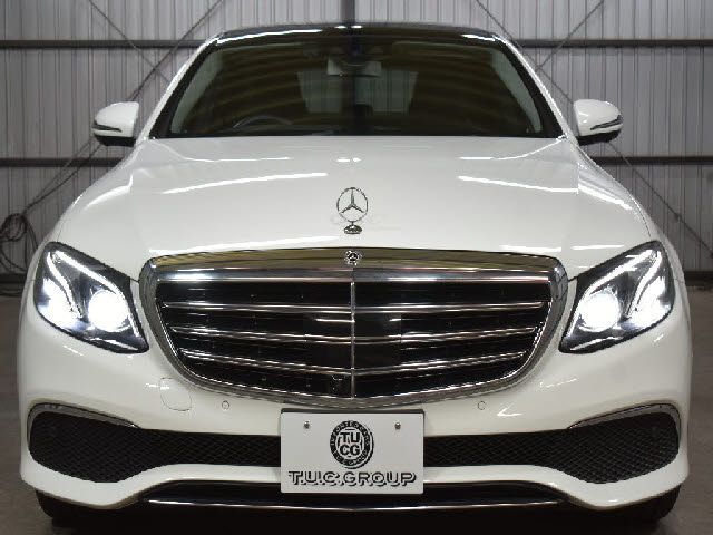 MERCEDES BENZ E class sedan