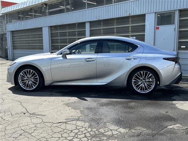 LEXUS IS300h AWD