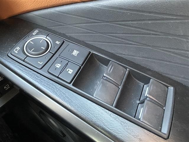 LEXUS IS300h AWD