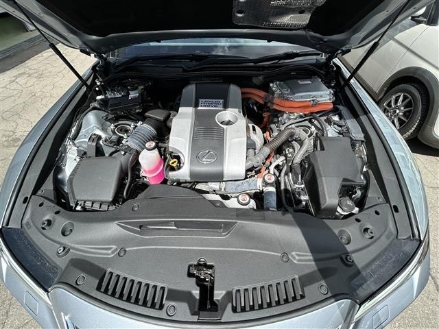 LEXUS IS300h AWD