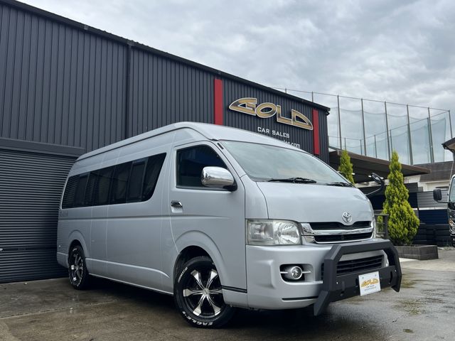 REGIUSACE 2WD van