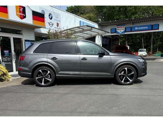 AUDI  Q7