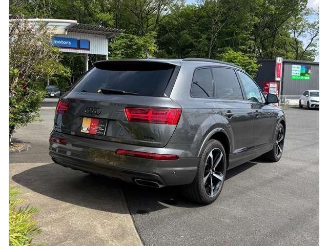 AUDI  Q7