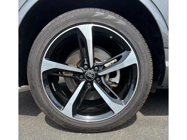 AUDI  Q7