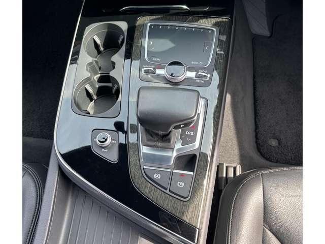 AUDI  Q7