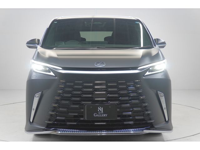 Lexus LM500h