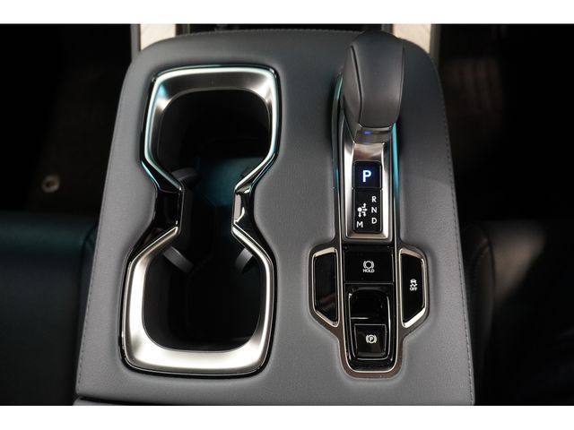 Lexus LM500h