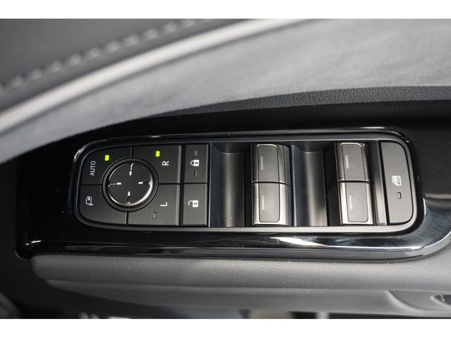Lexus LM500h