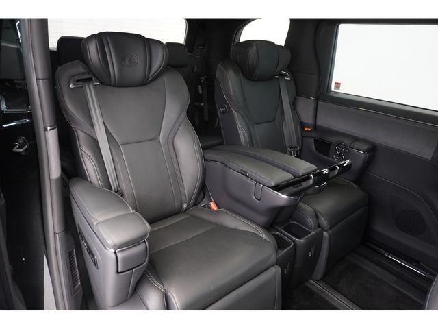Lexus LM500h