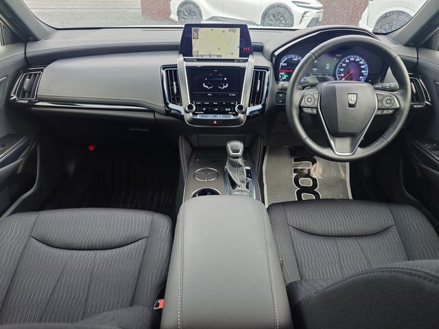 CROWN sedan hybrid