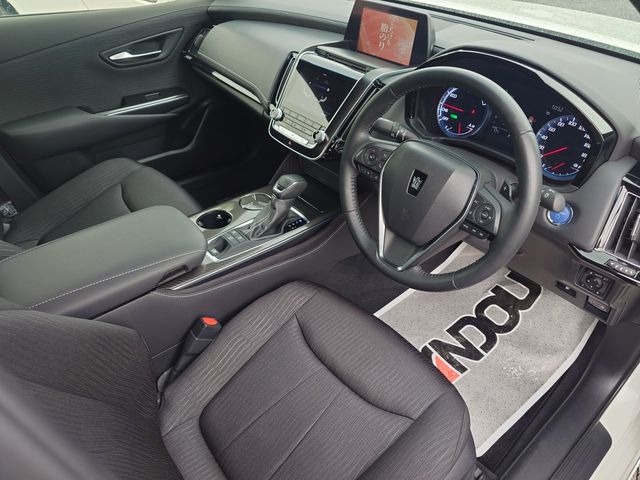 CROWN sedan hybrid
