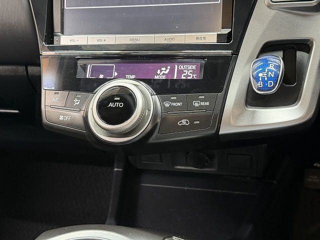 PRIUS Alpha