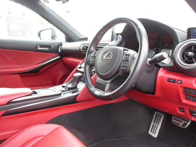 LEXUS IS300h