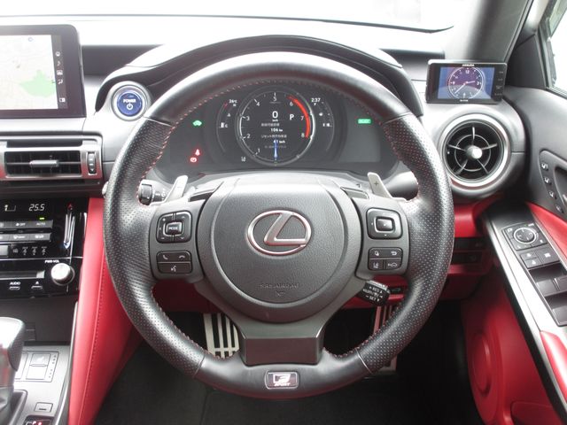 LEXUS IS300h