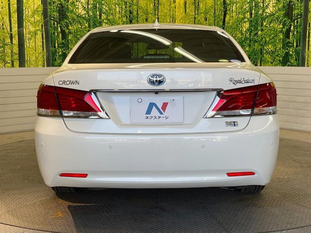CROWN sedan hybrid