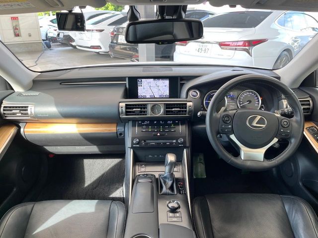 LEXUS IS300h